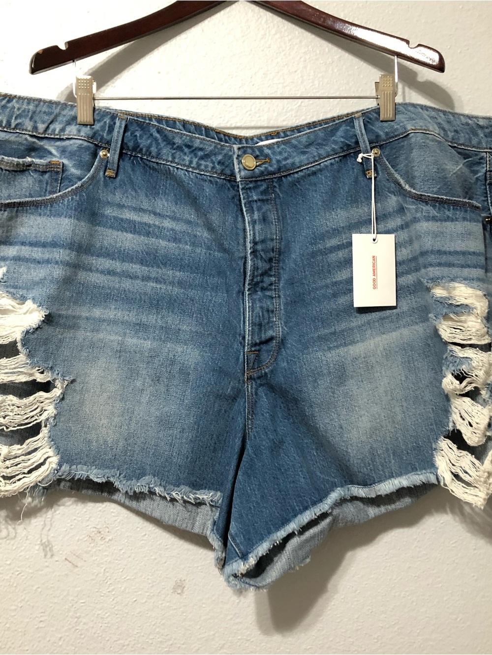 Good American "The Bombshell" Shredded-Hem Denim Shorts